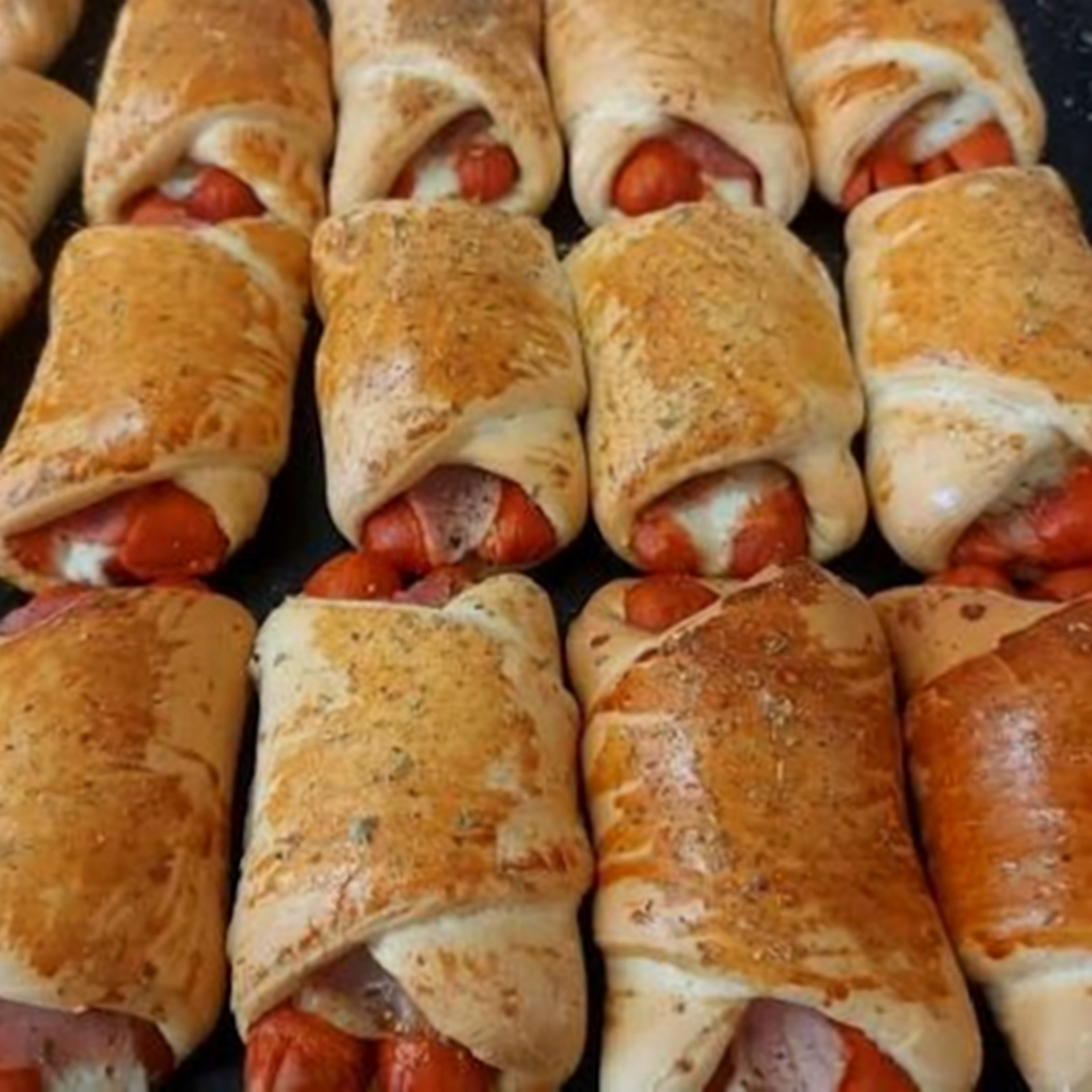 🌭🥓 Pão macio recheado com salsicha e bacon, quentinho, saboroso e irresistível!