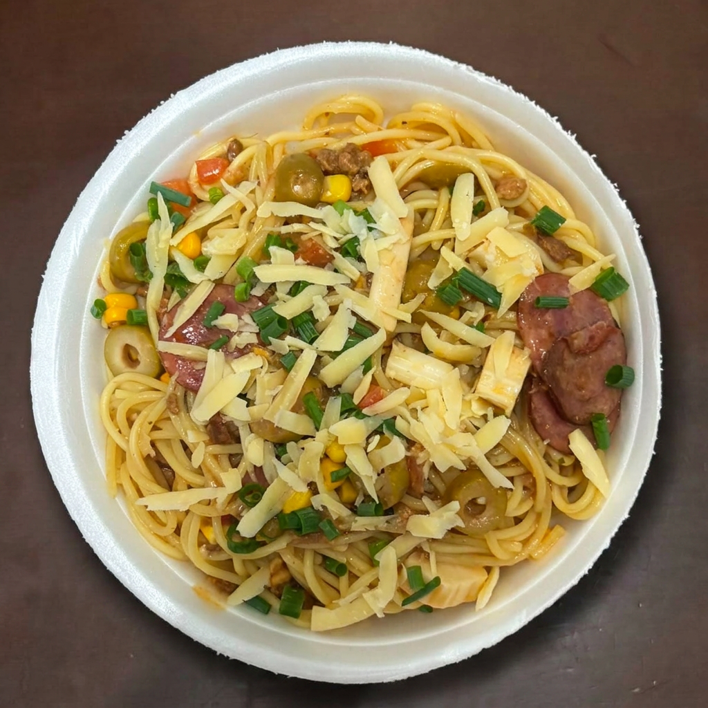 Monte seu macarrão escolhendo massa, molho, proteína, complementos, tempero e finalização. Essa porção é individual, aprox. 350g