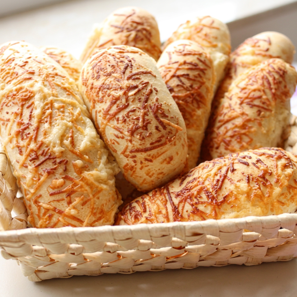 Baguete de massa macia por dentro e douradinha por fora, finalizada com parmesão, trazendo ainda mais sabor e aroma. Aprox 150g