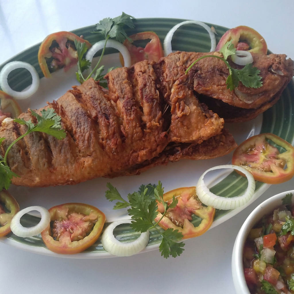 ACONPANHA FAROFA E SALADA VINAGRETE, MOLHO LANBAO