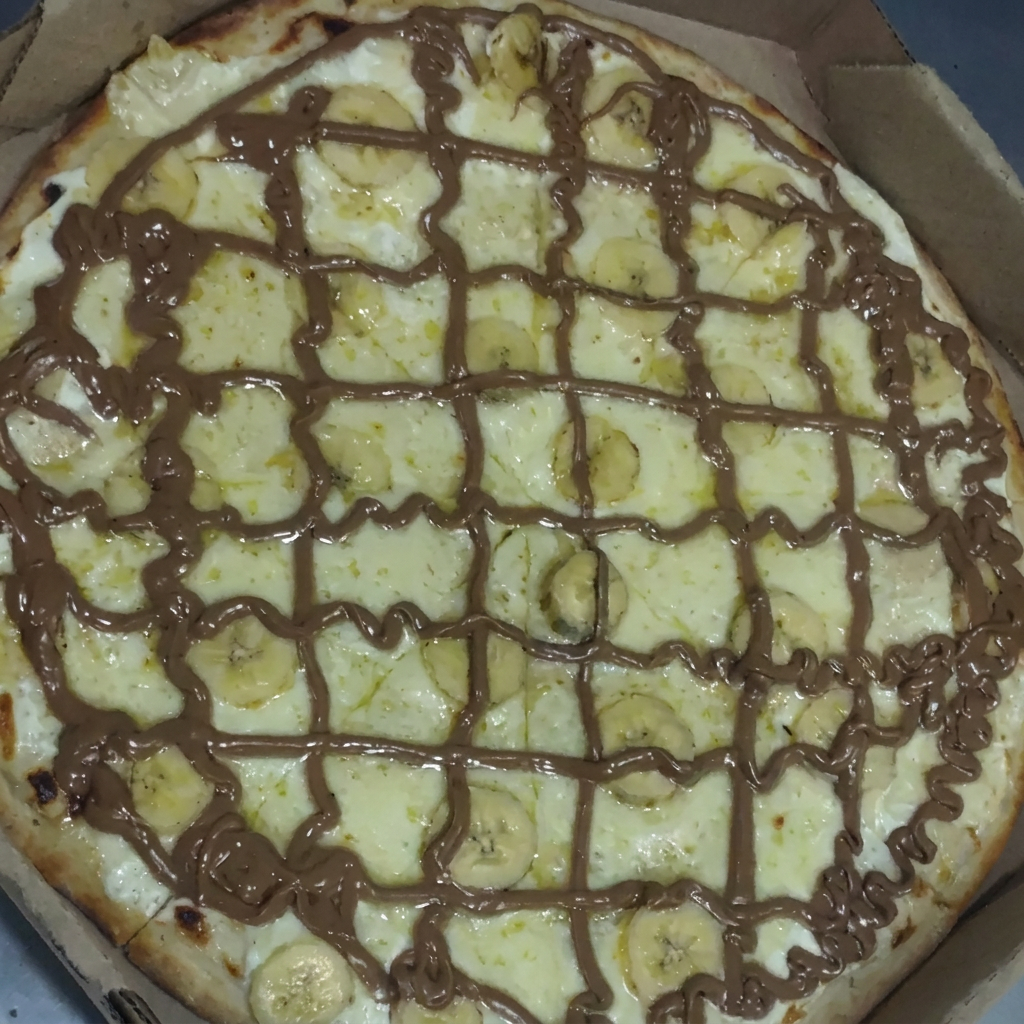 MASSA, CREME DE LEITE, MUSSARELA E CHOCOLATE