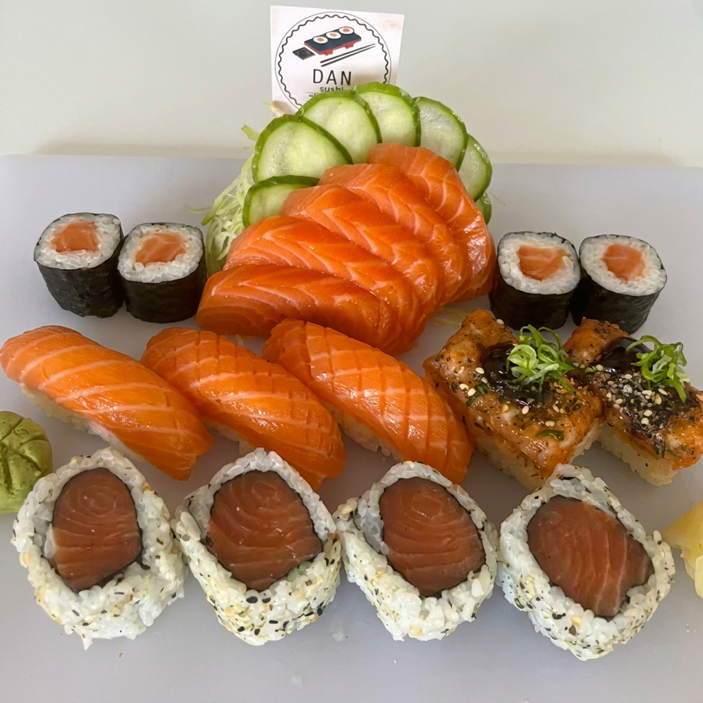 5 sashimis de salmão, 3 niguri de salmão, 4 uramaki de salmão, 4 hosomaki de salmão e 1 dupla de baterá.