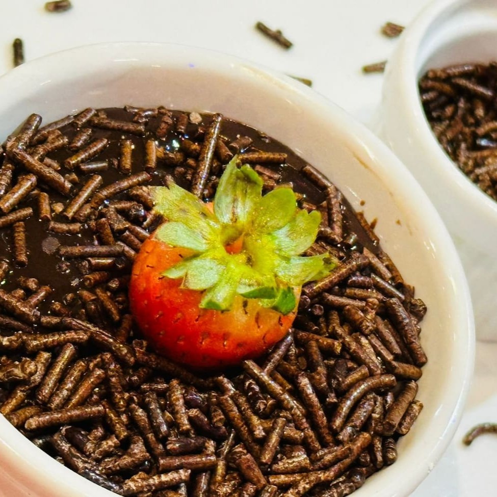 Pote de 140,ml Brigadeiro Goumert Um Delicioso Brigadeiro Cremoso E Saboroso Feito Com Chocolate Meio Amargo Uma Verdadeira Delicia