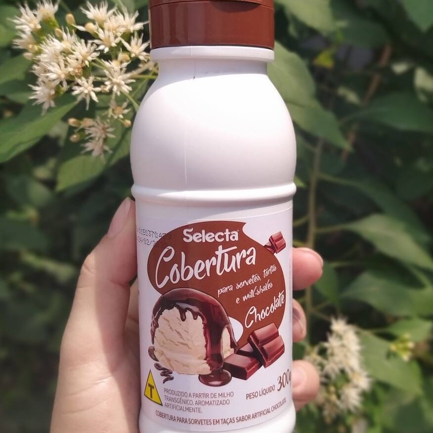 Cobertura sabor chocolate, com 300g.