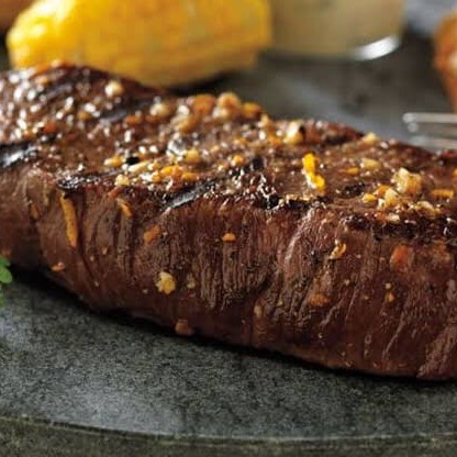Um corte americano dos mais famosos, retirado do lombo superior, extremamente saboroso macio. 1 acompanhamento à escolher (prato individual robusto pra quem quer comer bem)