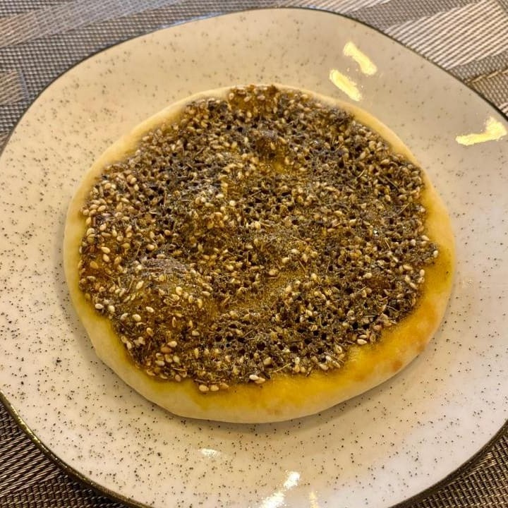 Manakish com zaatar