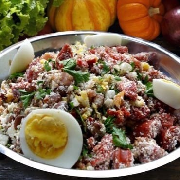 Acompanha: arroz, feijão, molho a campanha, farofa e fritas