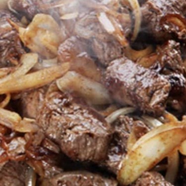 Acompanha farofa e molho vinagrete.