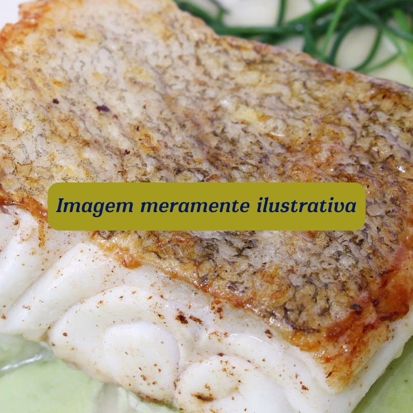 Lombo de bacalhau no azeite de oliva, batatas calabresa, tomate confit,cebola roxa, azeitona e alcaparras.