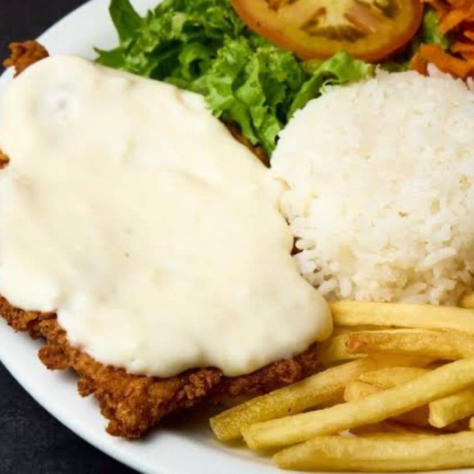 Deliciosa & Saboroso File de Frango com Catupiry . Acompanha arroz,feijão salada e fritas