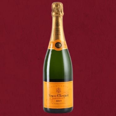 O Veuve Clicquot Brut é o símbolo da Casa desde 1772. O balanço perfeito entre a potência e a elegância, a sua complexidade surge da presença predominante de Pinot Noir. Reflete as suas soberbas vinhas e a consistente natureza do seu estilo.Champagne Veuve Clicquot Brut.   Composição Da Uva: Pinot Noir 50% a 55%, Meunier 15% a 20% e Chardonnay 28% a 33%   Graduação Alcóolica: 12% vol.