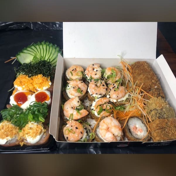 10 hot filadelfia  10 hot eby Especial  10 joe sabores tradicional.   sabor do joe, geleia de morango, geleia de maracuja, couve, alho torrado, Doritos, geleia de pimenta ( caso queria colocar na descriçao), tradicional. ( joe camarão e joe sake não incluso)  Obs: não colocamos gengibre e wasabi nos pedidos, caso queria que vá coloca na descrição, caso queria maior quantidade adicional. Combos maiores tem tempo de entrega maior. Atencão: não trocamos peças de combos.  Todos combos vão com um kit porém não obrigatório! Contém: 2 hashi, 3 sachê shoyu, 1 sachê tare, 1 nozuko, 1 teriak artesanal 30 ml.  Alguma intercorrências entrar em contato com número da loja! Ps: não costumamos responder chat.