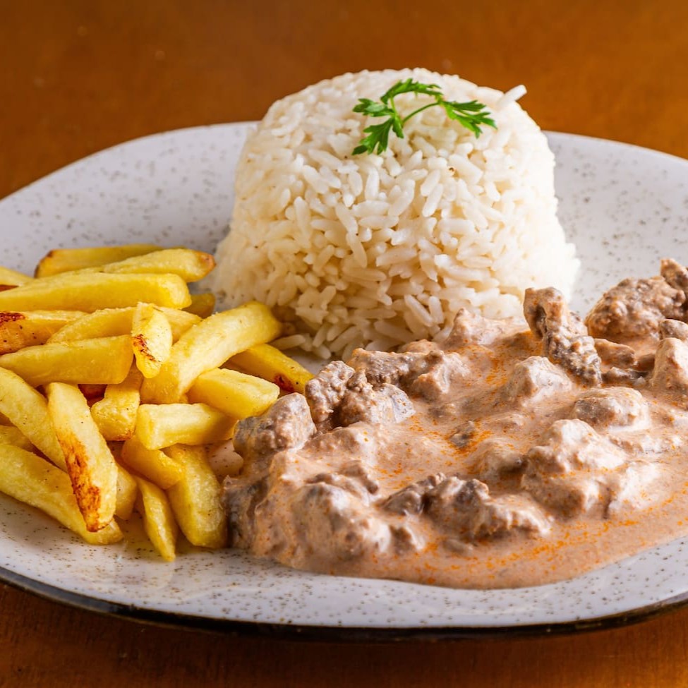 Arroz + batata frita ou palha