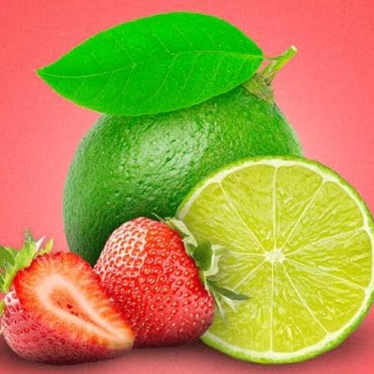 Limao,morango e agua mineral no copo de 770ml