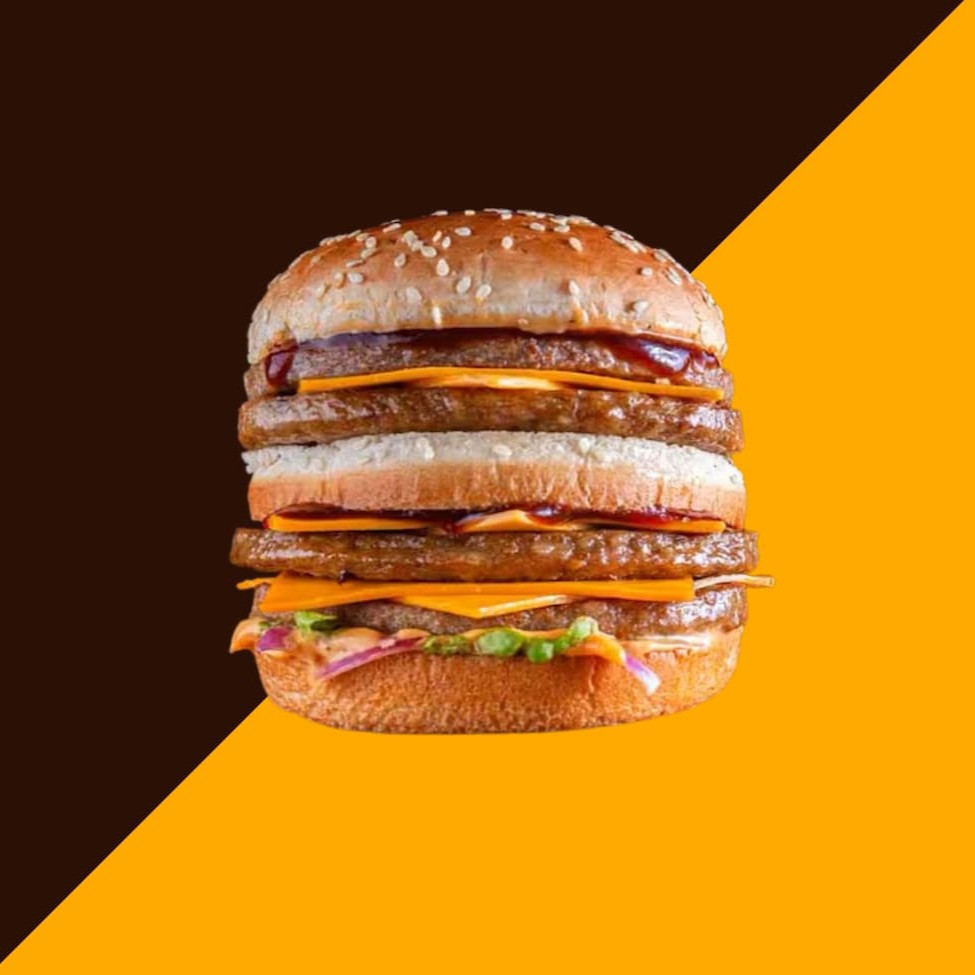 Pão, 4 carnes de picanha 120g, queijo, presunto, cheddar, calabresa, bacon, maionese de alho, barbecue, 4 aneis de cebola, requeijão e batata palha