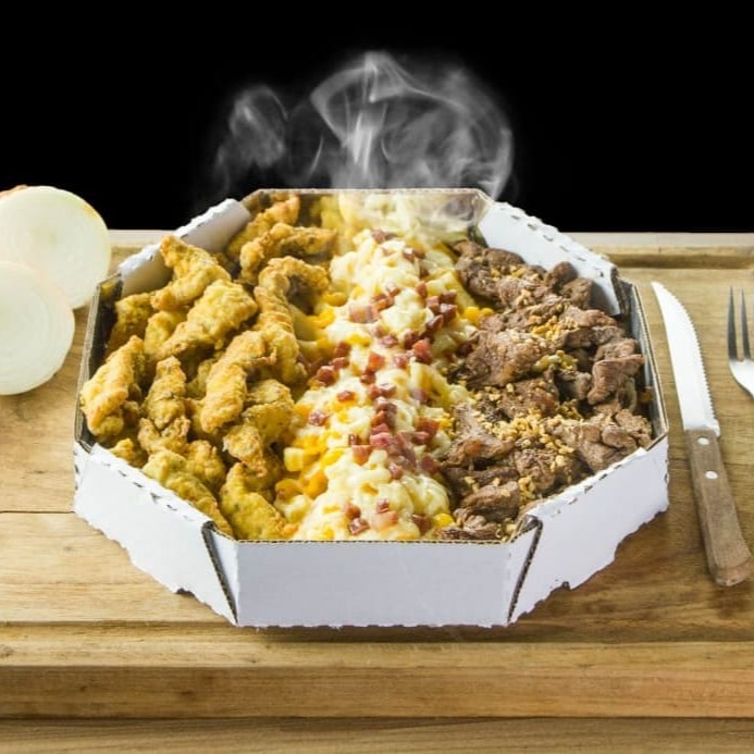 Contra filé suculento, frango crocante, batata mania irresistível e refrigerante Kuat de 2 litros. Uma explosão de sabor para compartilhar e curtir!