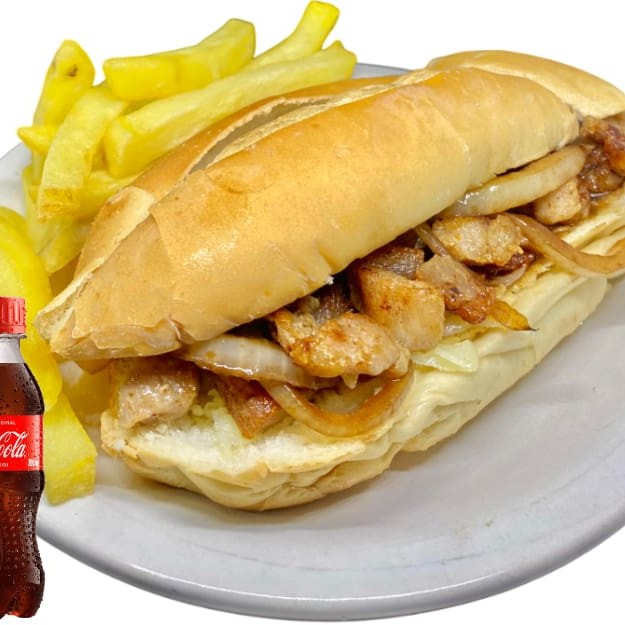 Combo Sanduíche de Pernil Artesanal  Sanduíche artesanal de pernil suculento, com queijo muçarela derretido, molho barbecue e cebola caramelizada ao shoyu, no pão especial. Acompanha batata frita crocante e Coca-Cola 200ml bem gelada. Sabor marcante do início ao fim!