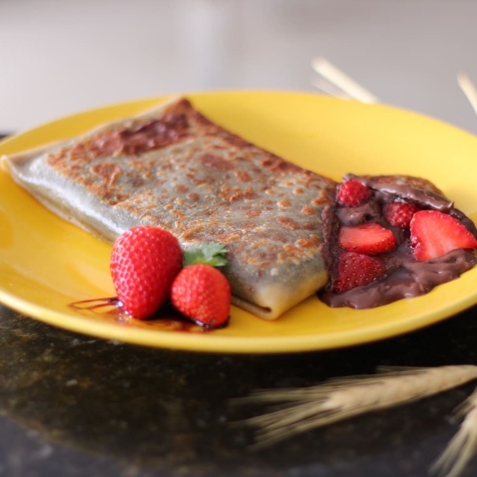 Recheio de Creme de Avelã com pedaços de Morango.