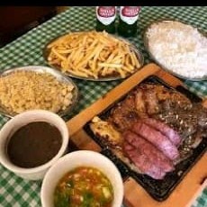 Leva arroz, feijão, farofa , fritas,molho acampanha  carnes são contra filé , filé de frango, linguiça tosca,filé mignon suíno