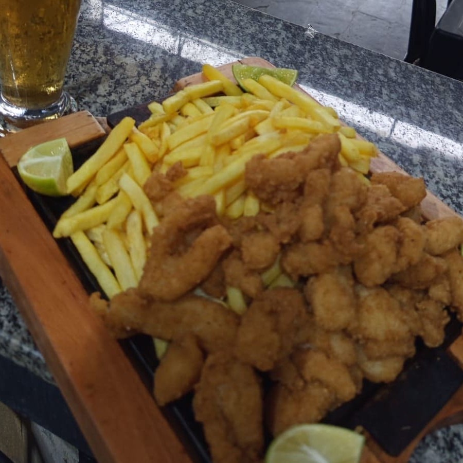 Nossa suculenta Isca de Peixe acompanhada com Batata Frita.
