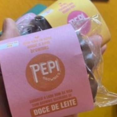 Um novo jeito de fazer brownie. A Pepi veio revolucionar esse formato de sobremesa, dando um sabor surreal com recheios maravilhosos, feito com produtos de primeira linha. Compre, prove e entenda o que estamos tentando explicar aqui nessas linhas. A Pepi Brownies dentro de pouco tempo ganhará todo o Rio de Janeiro.