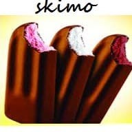 Um Delicioso Picolé De Nata Com Uma Cobertura Crocante De Chocolate