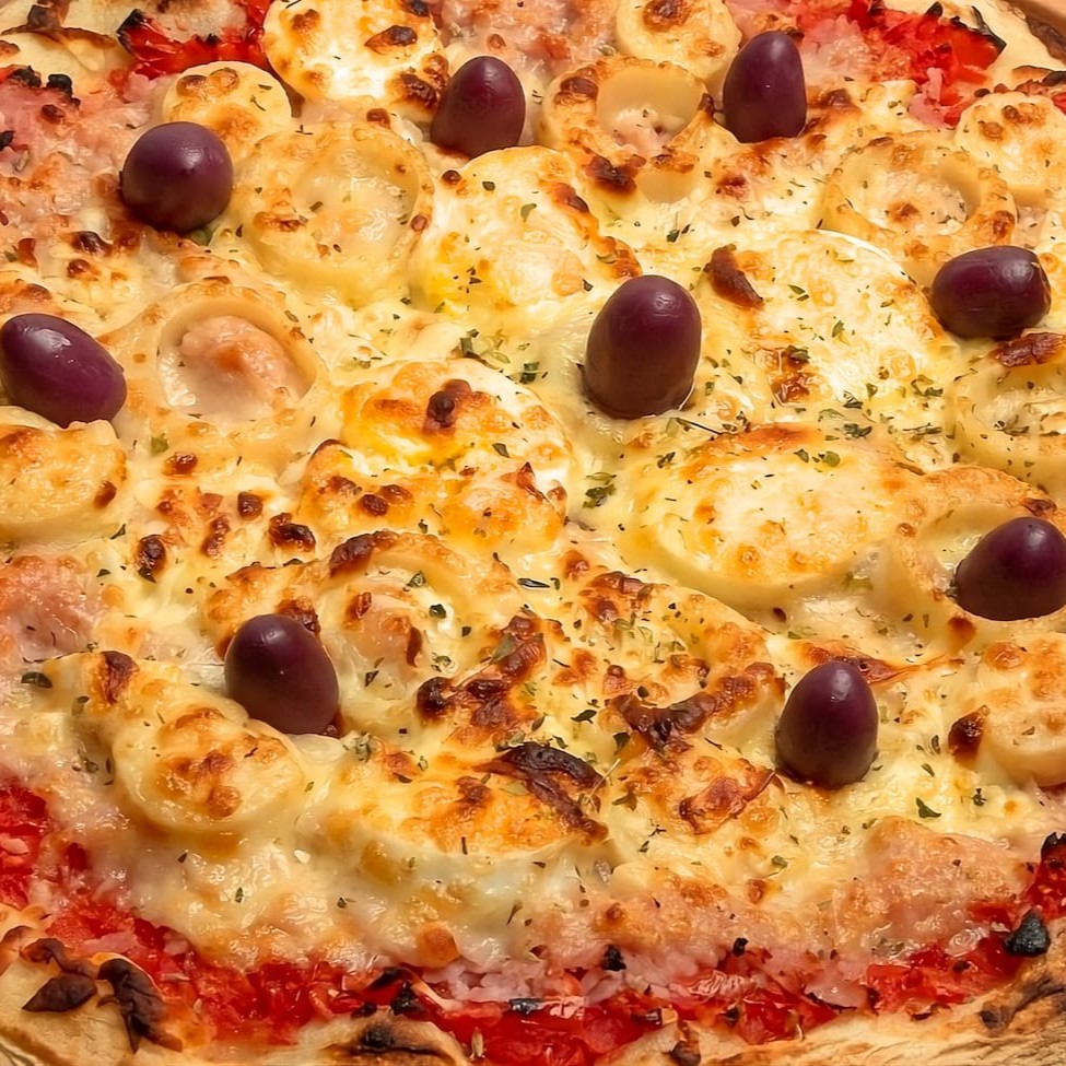 1 Pizza Portuguesa + Pizza Portuguesa: Presunto, ovos, ervilha, cebola coberta com mussarela