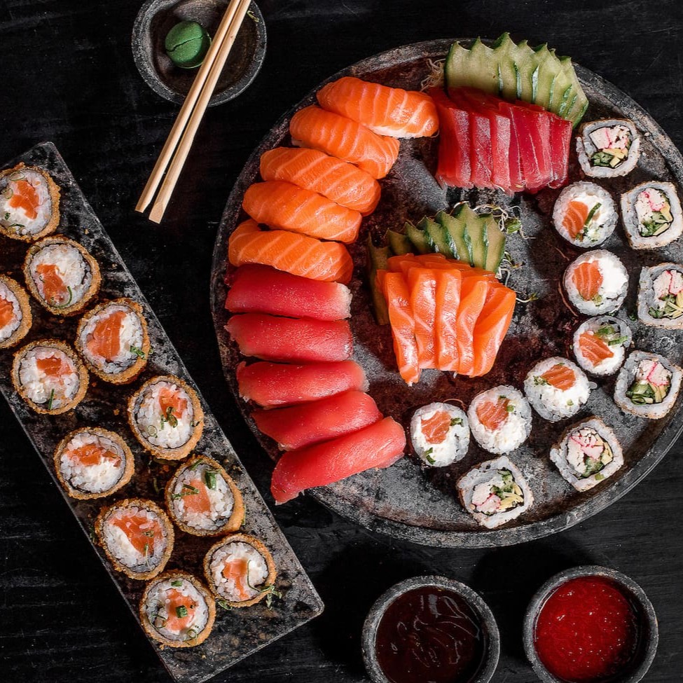 5 sashimi salmão + 5 sashimi atum + 5 sushi salmão + 5 sushi atum + 5 filadélfia + 5 califórnia + 12 hot filadélfia