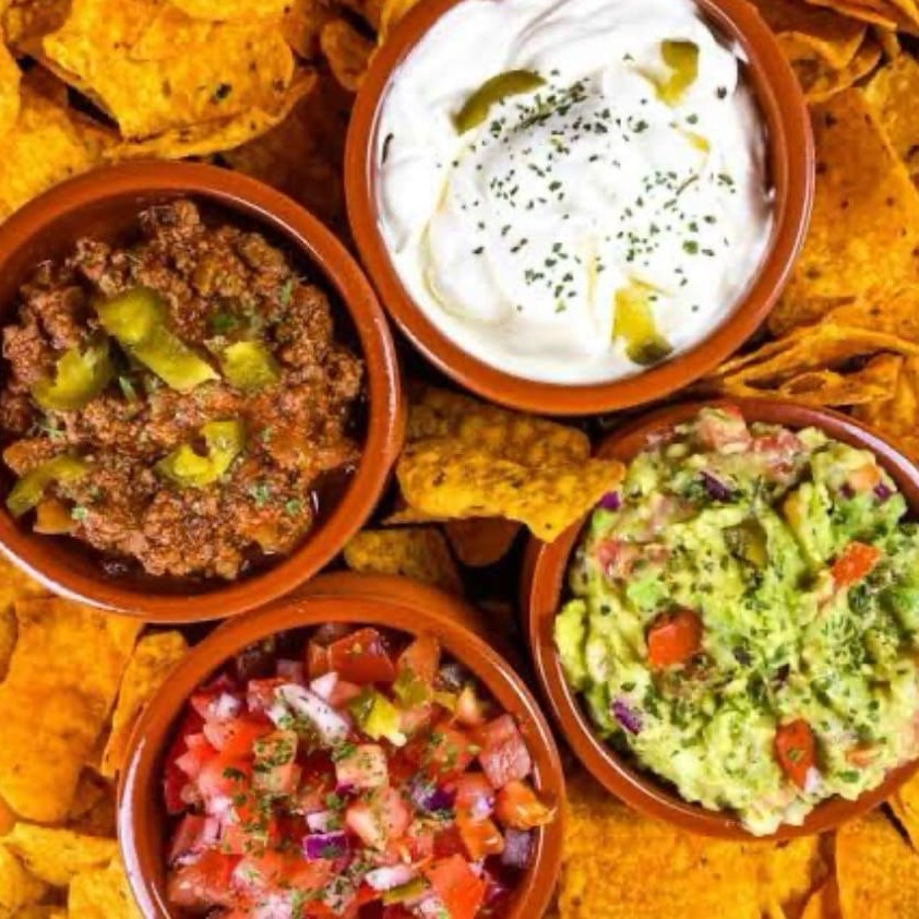 1 porção de tortilha chips + 1 guacamole 140 ml + 1 salsa 140 ml + 1 sour cream 140 ml + 1 chilli beans 140 ml =Ki loucuraaaaaaaa