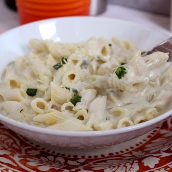 Uma combinação Perfeita numa base de molho branco com 50g de cada queijo, parmesão, gorgonzola, provolone e catupiri  Escolha sua Pasta: Spaghetti, Penne, Talharim e Fettuccine Tamanhos 400g, 500g e 800g