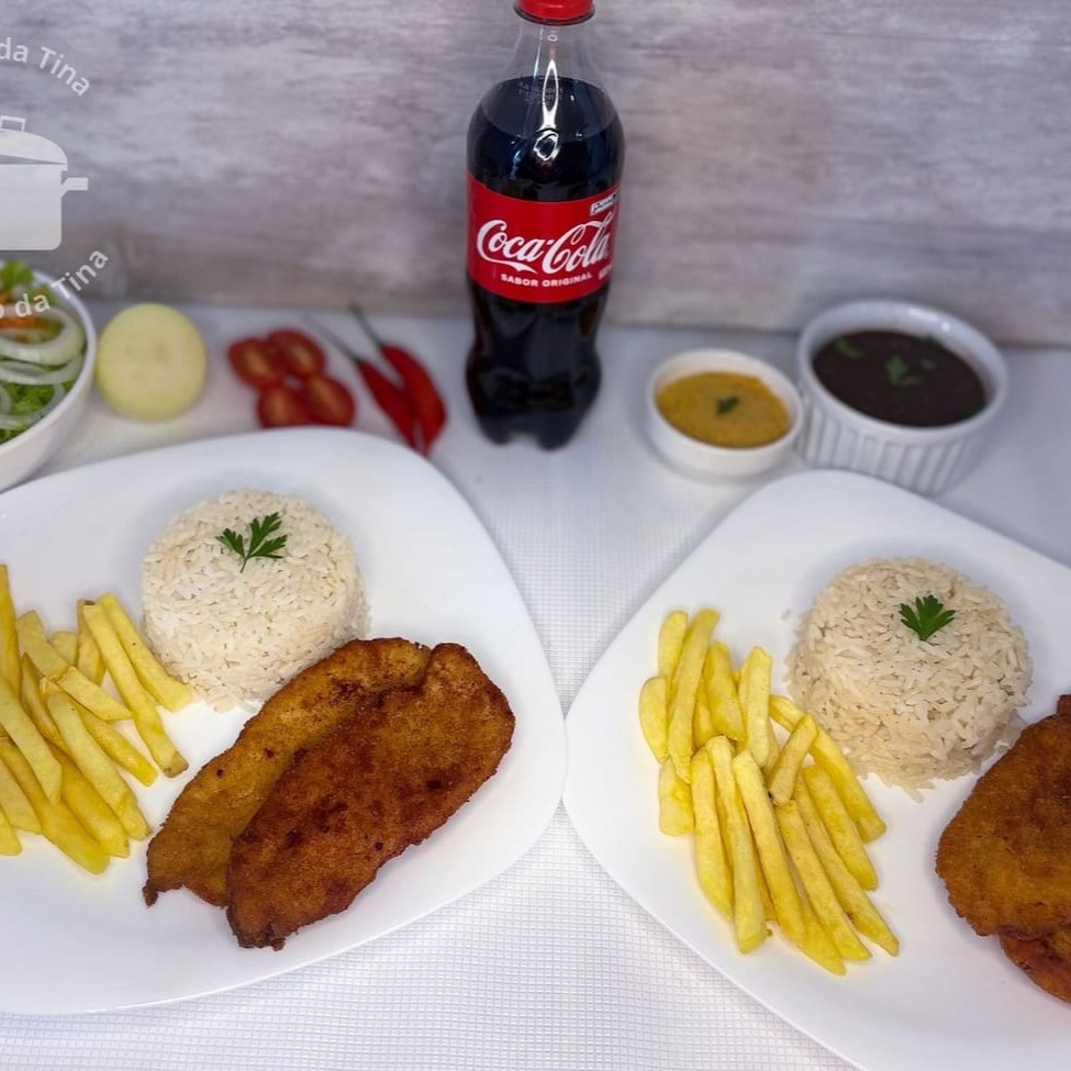 Esse combo acompanha 2 quentinhas de Frango à Milanesa + 1 Coca-Cola 600ml, ideal para 2 pessoas!