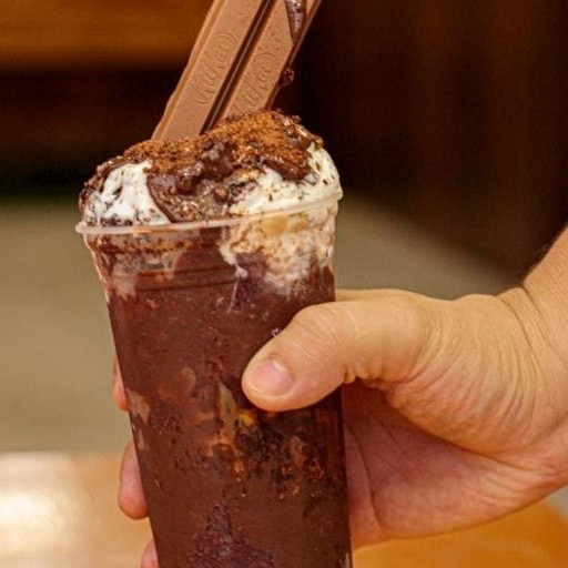 Açaí com creme de avelã e farelos de Ovomaltine... Sabor que fica :)