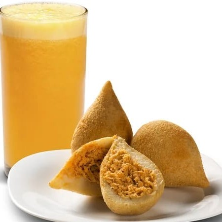 Desfrute da perfeita combinação entre nossos salgados fresquinhos e saborosos e o refresco geladinho, a escolha ideal para quem busca um lanche delicioso e revigorante. Nossos salgados são feitos com ingredientes selecionados, assados na hora para garantir a crocância e o sabor irresistível. O refresco, preparado com frutas frescas, traz a refrescância que completa esse momento de prazer. A cada mordida e gole, uma explosão de sabores que vai te conquistar