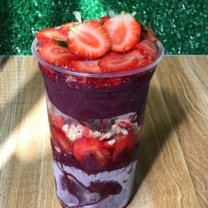 Açaí cremoso e delicioso! Obs: ao optar por complementos separados, fique atento: mesmo que selecione o mesmo complemento mais de uma vez, a quantidade enviada será a mesma da porção padrão que oferecemos no copo, ou seja, um saquinho por complemento. Caso deseje mais quantidade, é possível adicionar por um valor extra.
