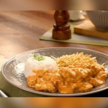 Acompanha 2 marmitex de estrogonofe de frango + Gratis coca- cola 1,5