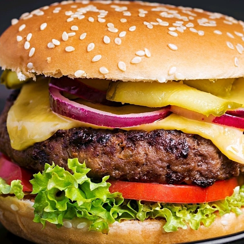1 hambúrguer de picanha, cheddar, salada e molho especial.