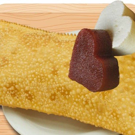 O pastel é feito com uma massa fina e crocante, que esconde um recheio generoso de queijo minas e goiabada cremosa. O pastel é frito na hora, ficando dourado e irresistível. Uma mistura de doce e salgado que vai te surpreender!