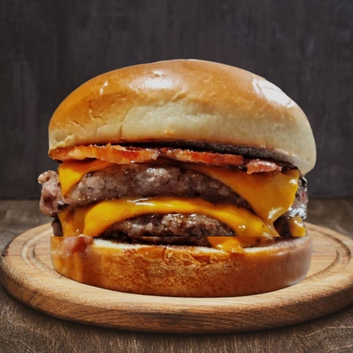 Delicioso Burger com 2 blends angus 100g macios, suculentos e bem temperados, com 2 queijos, bacon e maionese, no pão de brioche mais macio que você já experimentou!   #angus #burguer #burger #cheddar #bacon # #cocacola