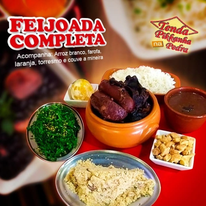 A 'Feijoada Completa' é uma harmonia de sabores, preparada para atender três pessoas. Este prato especial é composto por um feijão rico e robusto, misturado com uma variedade de carnes salgadas que adicionam um toque de sabor inconfundível. Além disso, a linguiça suculenta e o torresmo crocante adicionam uma textura incrível ao prato. Acompanha também um arroz soltinho e uma couve ao alho fresca e saborosa, que equilibram perfeitamente o sabor forte das carnes. Para completar, uma laranja, que traz um toque cítrico para acentuar ainda mais os sabores. Uma verdadeira experiência culinária para ser compartilhada!