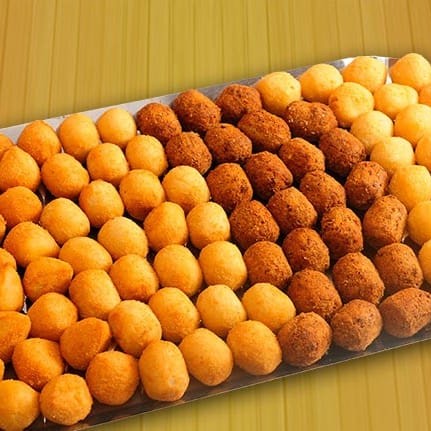 Sabores, frango, queijo com alho, queijo com presunto, carne e kibe