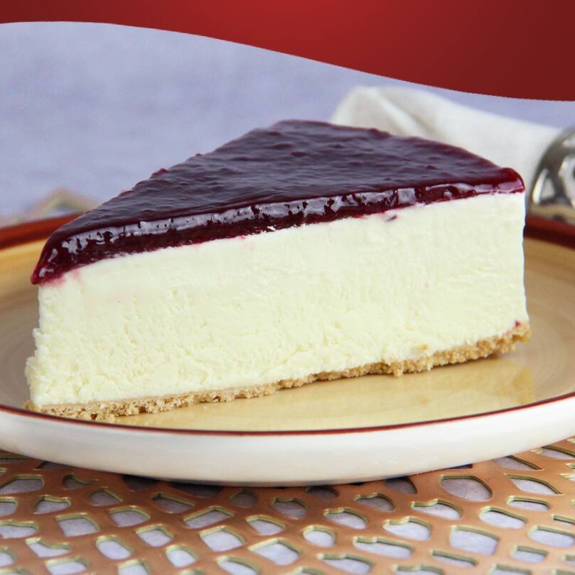 Delicioso creme de queijo sobre fina camada de biscoito coberta de geleia de amora