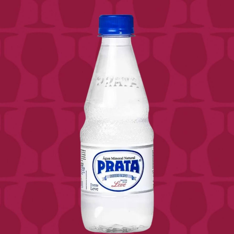 Fundada em 1876, a Águas Prata atravessou o século desenvolvendo e distribuindo produtos amplamente reconhecidos pela alta qualidade e comprometimento com a saúde, tanto do consumidor, quanto do meio ambiente. São anos de tradição e experiência, oferecendo aos consumidores o mais alto padrão de água mineral e bebidas diversas.  A Água Mineral Prata acompanha e valoriza vinhos e pratos. Água 100% natural extraída da Serra da Mantiqueira, rica em sais minerais naturais, leve e com baixo teor de sódio.