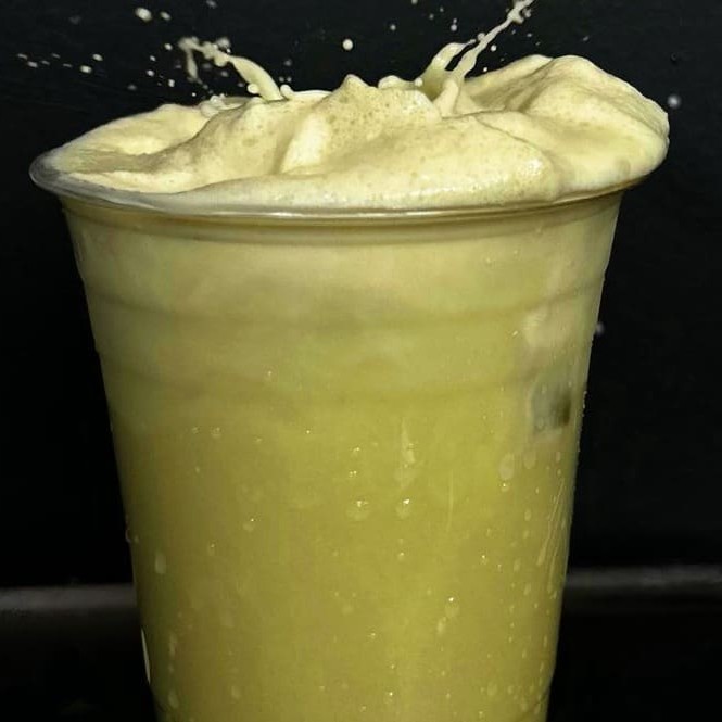 Um dos queridinhos da galera. Preparado com leite ou água: chá verde + mel + gengibre + gelo 500ml **Base pronta, não é possivel alteração de ingredientes.