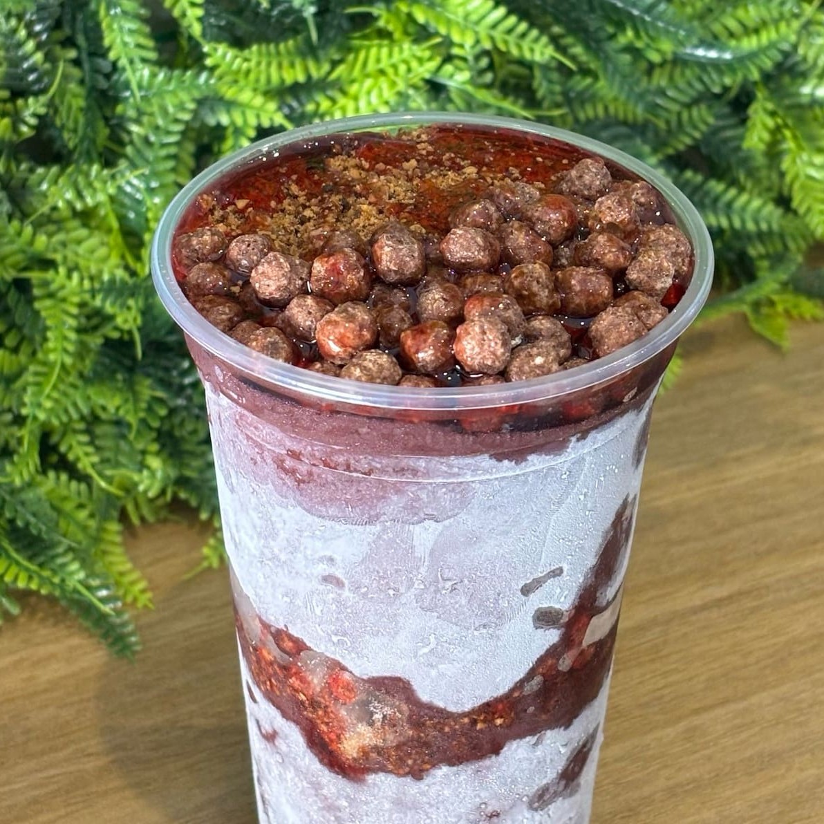 Açaí cremoso e delicioso! Obs: ao optar por complementos separados, fique atento: mesmo que selecione o mesmo complemento mais de uma vez, a quantidade enviada será a mesma da porção padrão que oferecemos no copo, ou seja, um saquinho por complemento. Caso deseje mais quantidade, é possível adicionar por um valor extra.