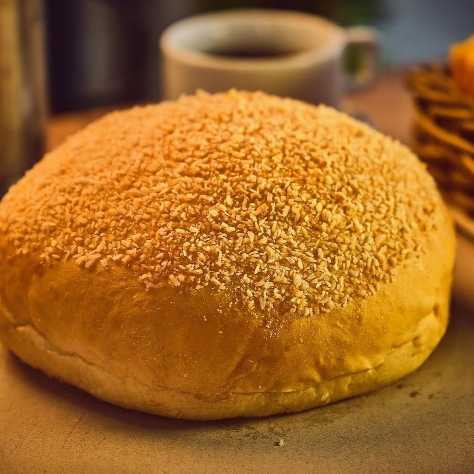 Pão feito de maneira artesanal , com os melhores igredientes !