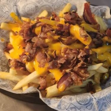 Batata frita com cheddar é bacon (2 até 3 Pessoas )