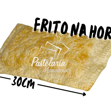 Pastel crocante e sem recheio.