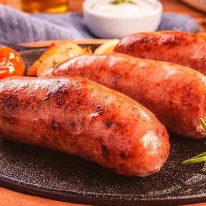 Composto por arroz -feijão -macarrão + linguiça de churrasco acebolada com farofa  foto ilustrativa , demais itens podem ser solicitados nos itens complementares embalagem de 750ml