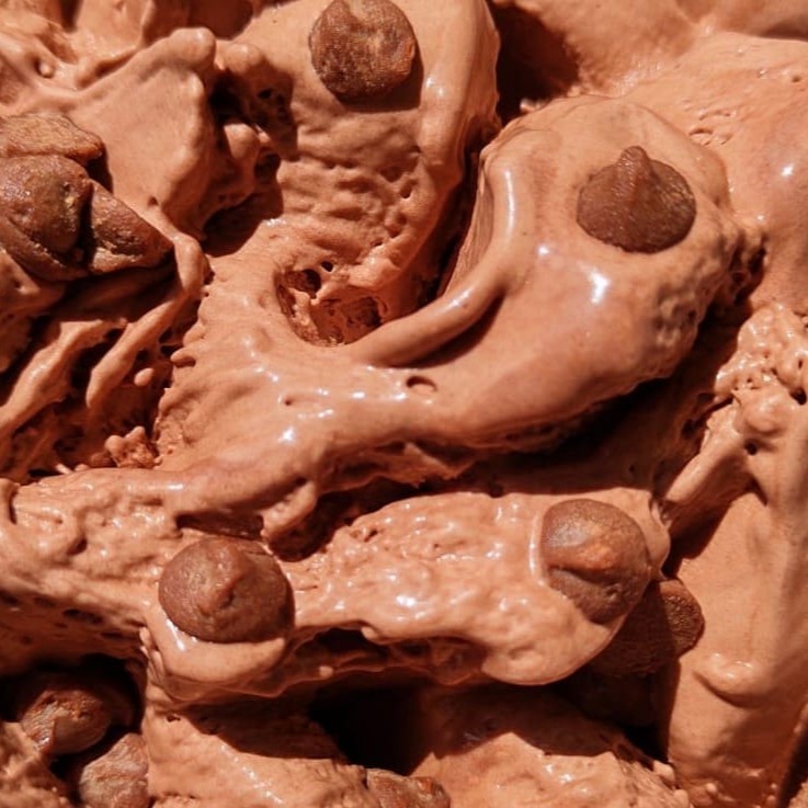 Se o sorvete de chocolate já é gostoso, imagina com gotas de chocolate mesclado no sorvete? É sensacional !