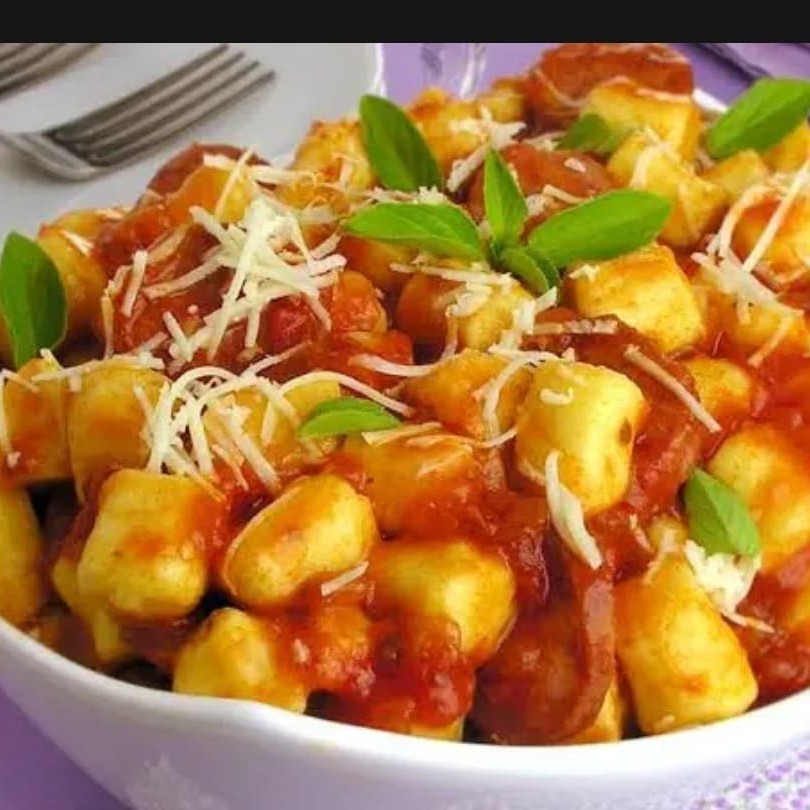 Monte seu Nhoque com o molho de sua preferência! Aprox. 600g Serve 2 pessoas!  Imagem meramente ilustrativa!